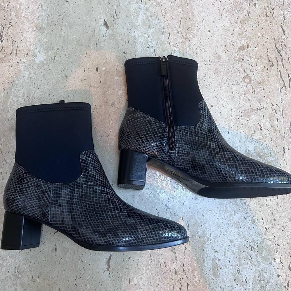 Trotters “Kippie” Leather/ Snakeskin Patterned Bootie Women’s Size 7   MSRP 140
